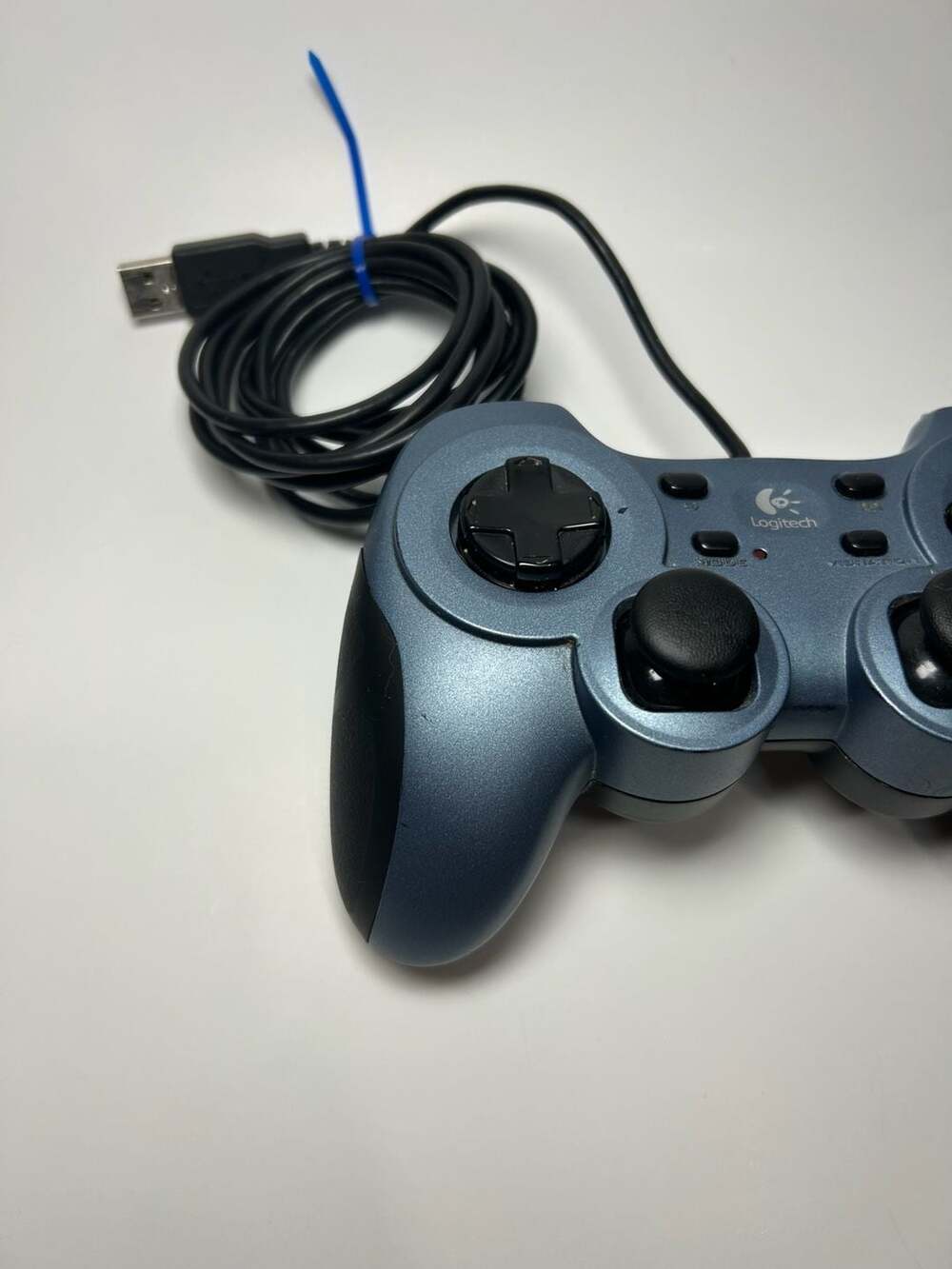 Logitech Rumblepad 2 PC Gamepad Game Controller G-UF13 Rumble Feedback - Picture 2 of 4